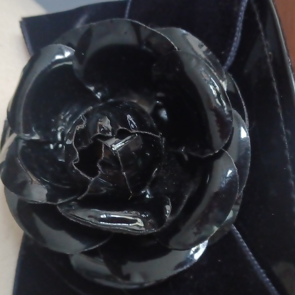 Eric Javits Cream Wool Beret with Black Velvet Flower Trim - Picture 9 of 15